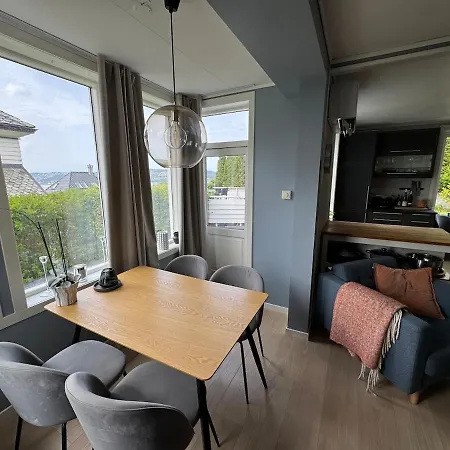 Panoramic Views And Garden! Apartment