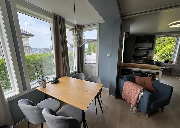 Panoramic Views And Garden! 公寓