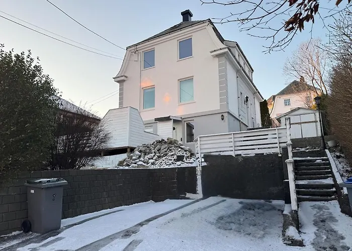 Panoramic Views And Garden! Leilighet Bergen